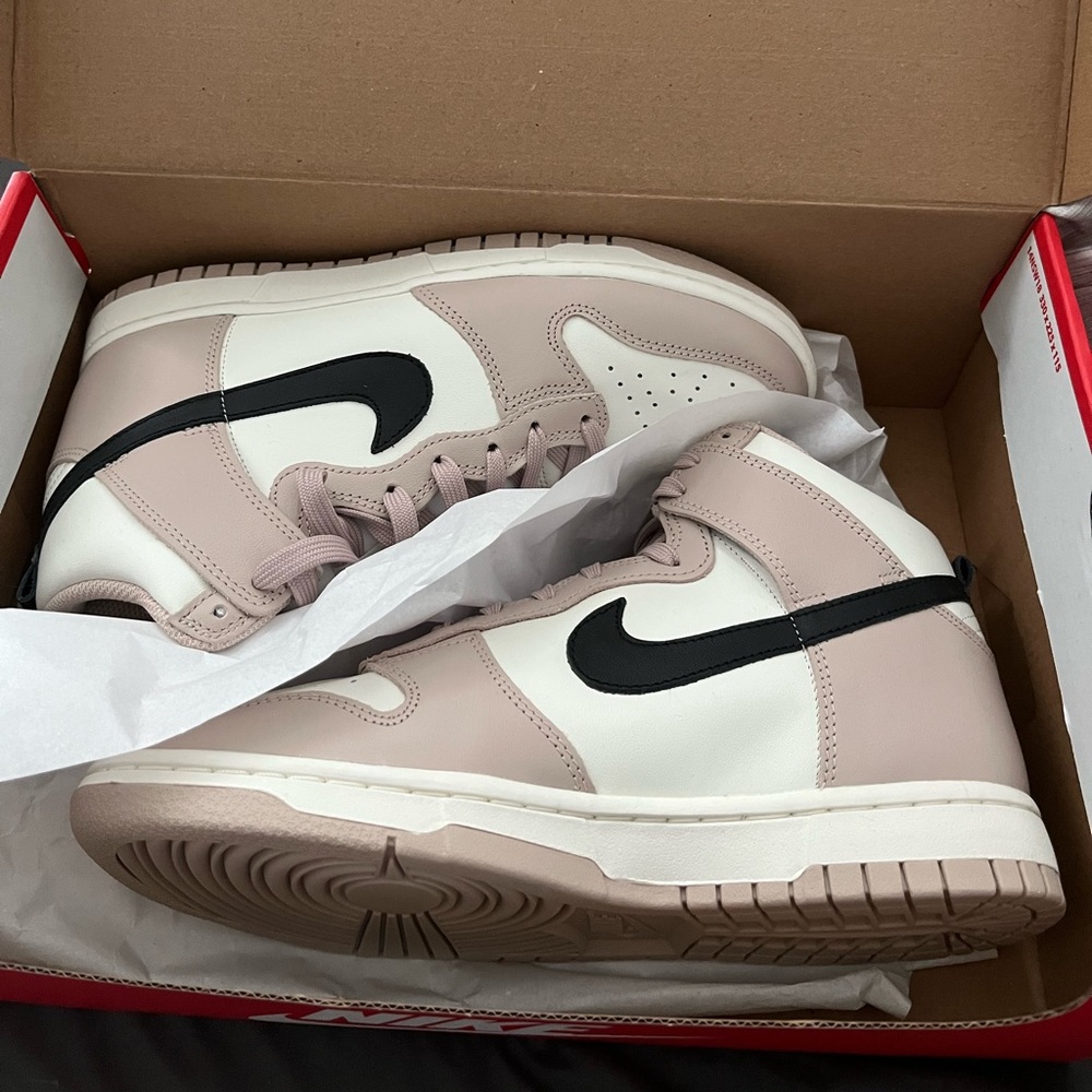 Nike dunk high size 8 Women’s
